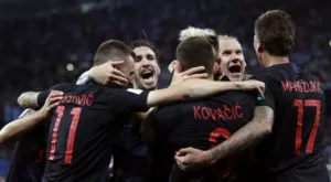 ВИДЕО: Вида целуна фотографа, помлян след гола на Манджукич