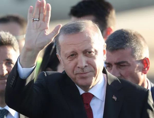 Ердоган призова турците да продадат чуждестранната си валута, за да спасят лирата