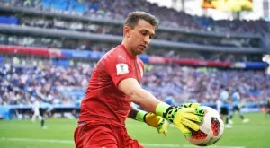 ВИДЕО: Муслера спаси тима си от гол с цената на влизане в болница 