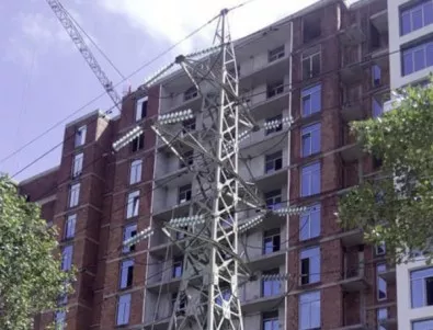 В София строят жилищна сграда на метри от далекопровод (СНИМКИ)