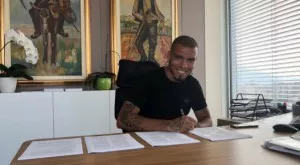 {{ otherArticle[0].article.title }}