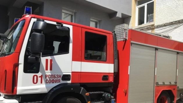 Пожар в жилищен блок в София, има пострадали