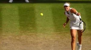 Кербер триумфира на Уимбълдън, след като сломи Серина