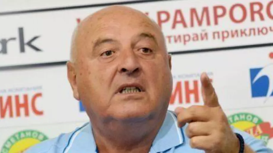 Стефанов нарече "недоразумение" играч на националите и поиска "кюретаж" за футбола ни