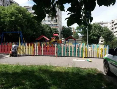 В Бургас ремонтираха пострадали от вандали детски площадки