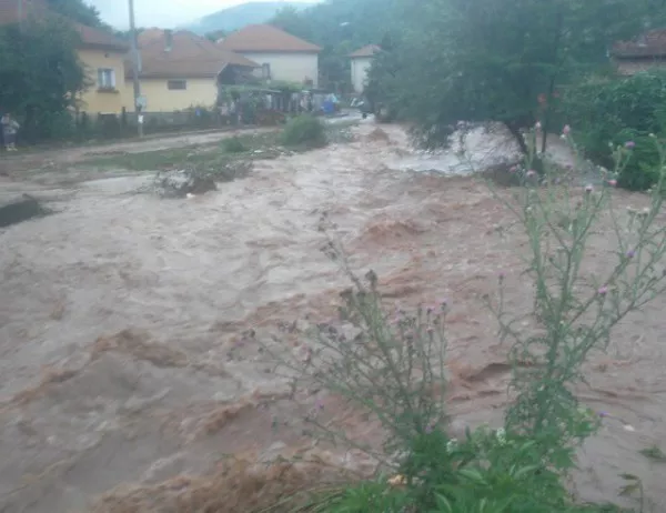 Отпускат 2,8 млн. лв. заради щетите от бедствията в Мизия, Дупница и Тетевен