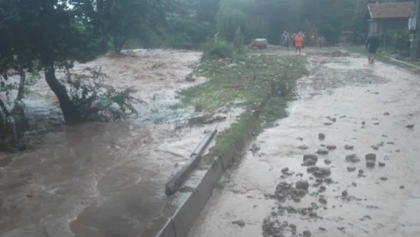 НИМХ предупреждава за градушки и наводнения в края на седмицата