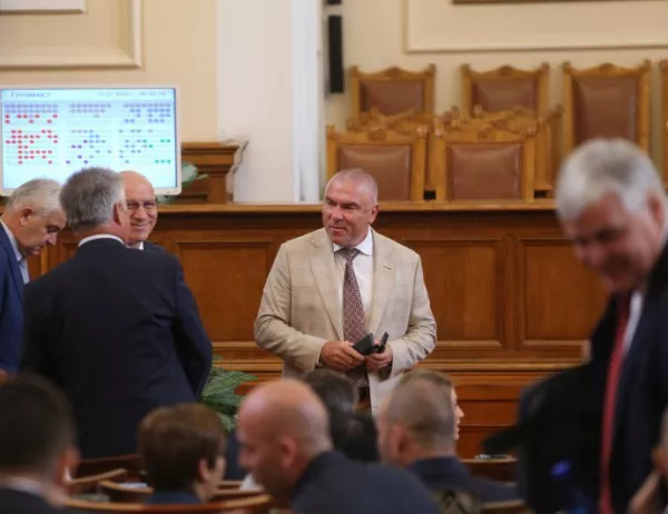 Циркът в парламента продължава - Марешки нарече ВМРО "джендъри"