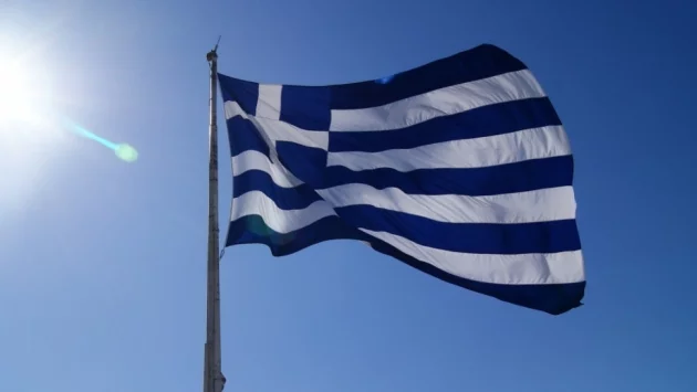 Гърция отпуска по 700 евро на бедни и безработни за Коледа