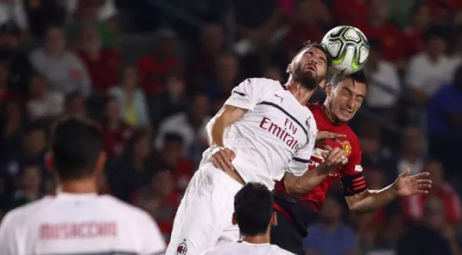 ВИДЕО: Дармиан уби гълъб по време на мач на Юнайтед