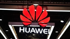 Huawei пак се заяде с Apple, подарява батерии на чакащите за iPhone (Снимка)