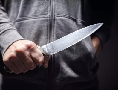 Нападател рани десетима с нож в метрото в Токио