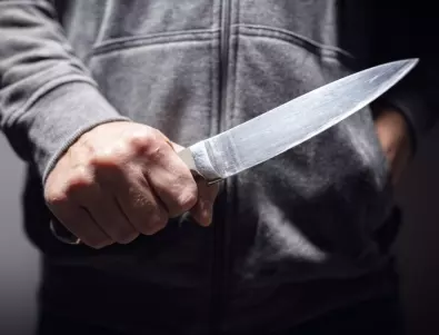 Двама души намушкани с нож в болница в Лондон (ВИДЕО)