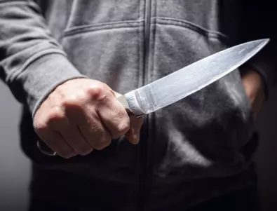 Млад мъж намушка с нож и уби тийнейджър в Пазарджик