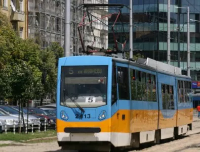КЗК спря поръчката за новите трамваи по линия 5 в столицата 