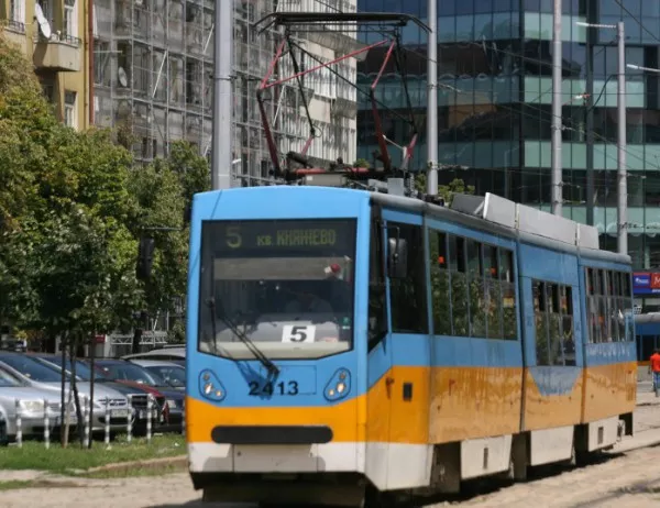 КЗК спря поръчката за новите трамваи по линия 5 в столицата 