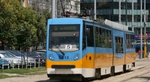От 1 април вдигат заплатите на шофьорите в градския транспорт в София