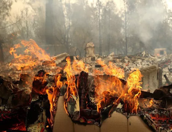 Пожарите в Гърция продължават