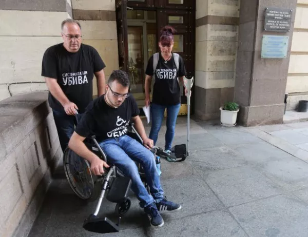 Семейство оставя сина си с увреждане на грижите на Борисов за ден 