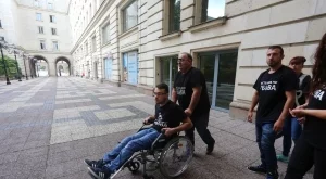 Родители оставиха сина си с увреждания на грижите на Борисов за ден