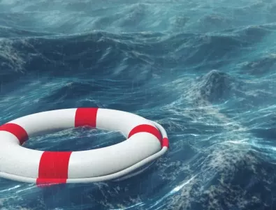 Бреговата охрана на Япония издирва 7 души, преобърнали се с лодка
