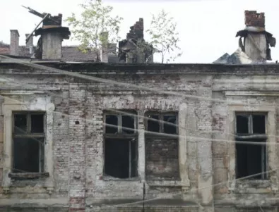 Обещание: МВР ще плати за покрива на горялата сграда от Царските конюшни