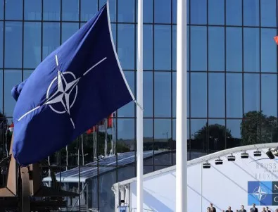 НАТО: Подкрепяме САЩ в оттеглянето от Договора за ликвидиране на ракетите с малък и среден обсег