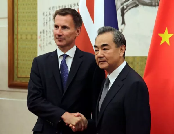 Гаф: Британският външен министър се обърка дали жена му е японка или китайка