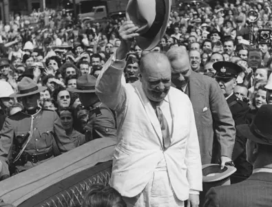 Чехли на Чърчил продадени за близо 55 000 долара