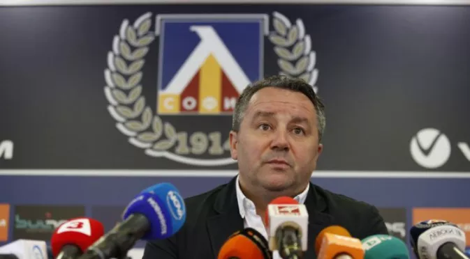 Шеф в Левски обяви дали Славиша Стоянович остава в Левски
