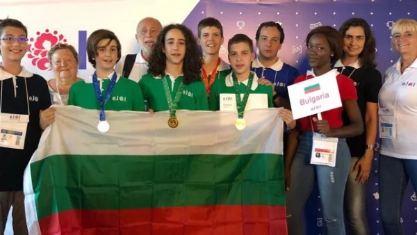Два златни, сребърен и бронзов медал за България от олимпиадата по информатика в Русия