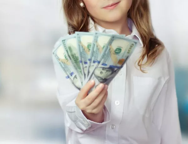 Aло измамник накара 9-годишно дете да хвърли пари през прозореца