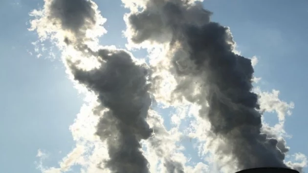 Учени създадоха материал, пречистващ емисиите на CO2  