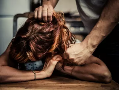 Половината от албанките са жертви на домашно насилие, повечето обвиняват себе си 