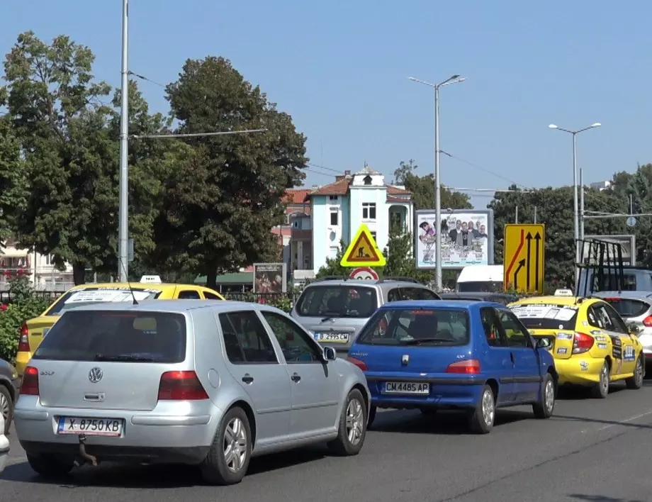 Два градски автобуса се удариха в центъра на Пловдив