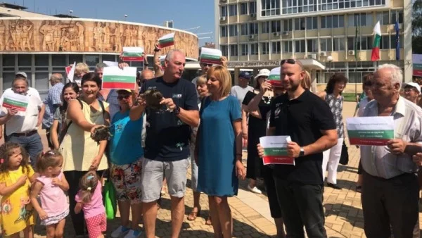 Манолова ще настоява кмета на Димитровград да спре застрояването в парк "Вапцаров"