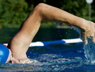Българин подобри световен рекорд по плуване, кандидатства за Гинес