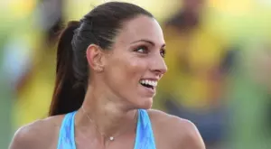 Поставят Ивет Лалова под карантина, щом се върне в България