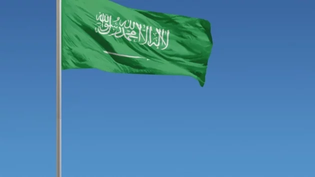 Производството на петрол в Саудитска Арабия намаля двойно заради атаки с дронове