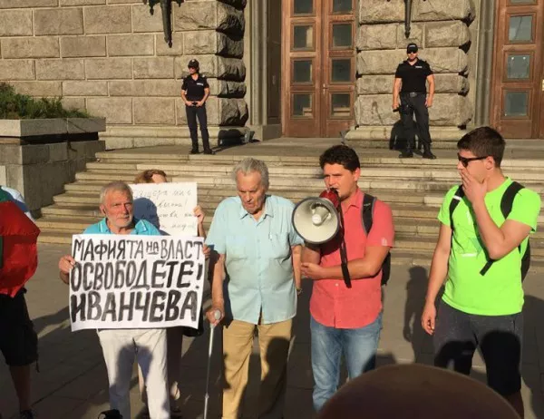 Пореден протест в защита на Десислава Иванчева