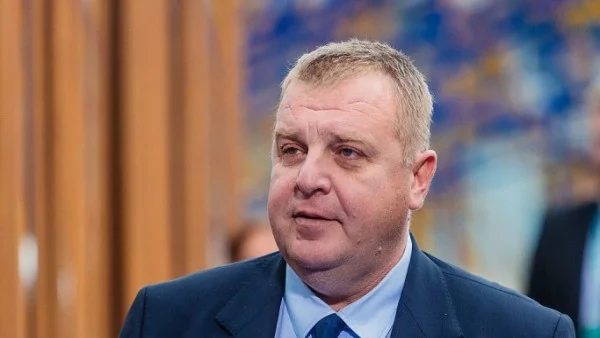 Каракачанов: Полицаите не са следвали Корнелия Нинова
