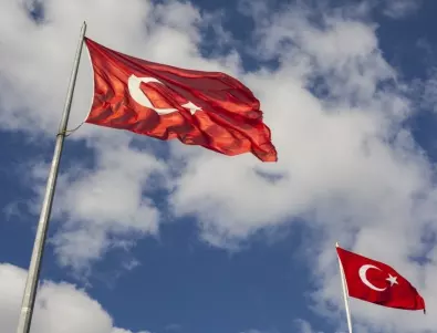 В Турция уволниха журналист, задавал 