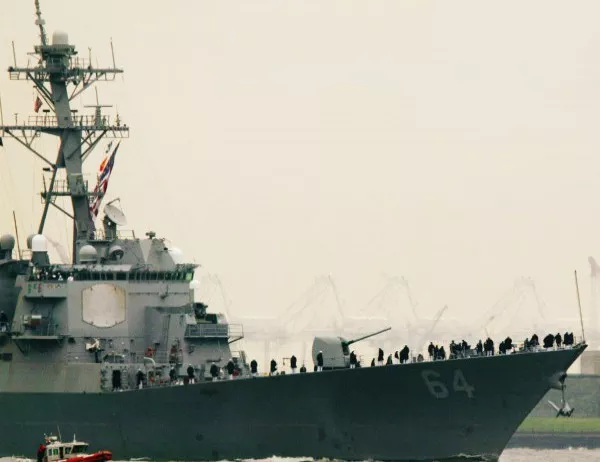 Един загинал и 10 изчезнали при потъване на товарен кораб в Китай