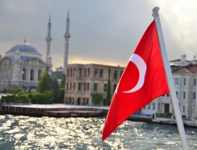 Властите в Турция отстраняват стотици кметове от работа