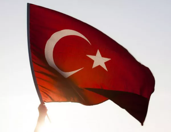 Мевлют Чавушоглу: Турция изпраща допълнителен брой войници в Идлиб