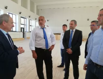 Борисов: Над 200 училища в страната се ремонтират основно