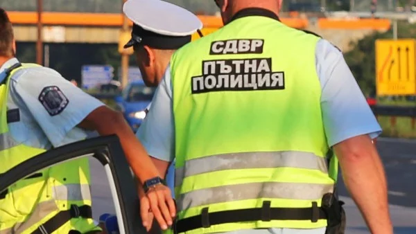 Катастрофа между тролей и кола в София