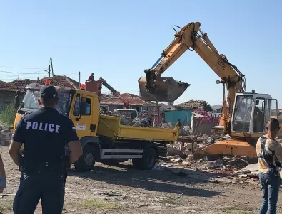 Събарят къщи в голям бедняшки квартал на френския остров Майот 