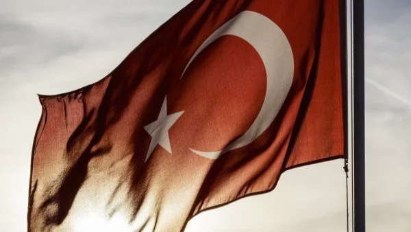 Задържаха 41 души от ВВС в Турция