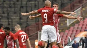 {{ otherArticle[0].article.title }}